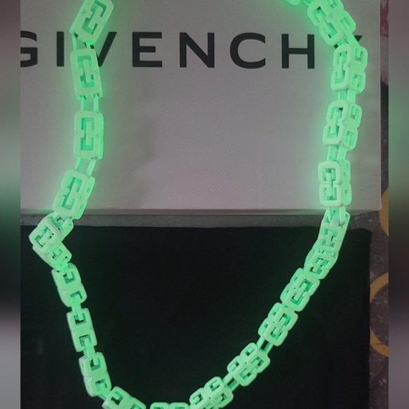 GIVENCHY GLOW IN THE DARK CUBE NECKLACE NEW IN BOX - Picture 1 of 6